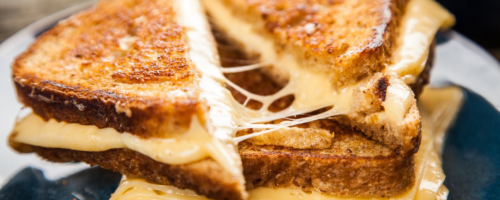 Remplacez le beurre par de la mayonnaise la prochaine fois que vous faites des grilled cheese