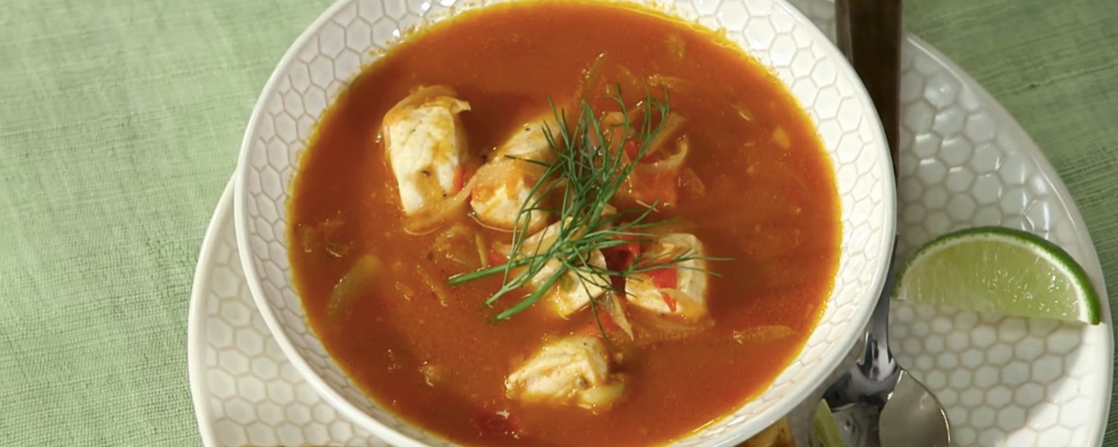 Martha Stewart nous cuisine sa soupe de poisson, quelle chance!