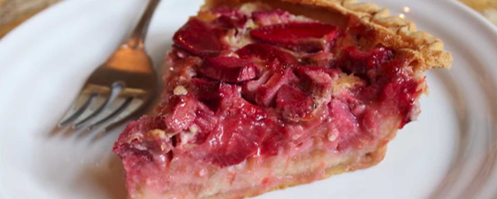Cette recette de tarte aux fraises et rhubarbe va devenir votre nouvelle obsession