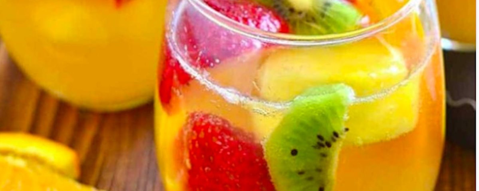 La boisson idéale de l'été: la sangria blanche tropicale! (+ d'autres recettes de sangrias)