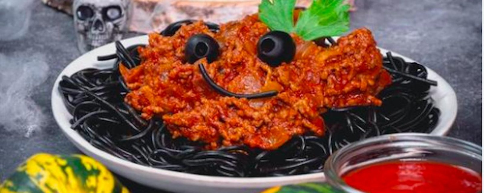 Pour Halloween, on prépare des spaghettis démoniaques!