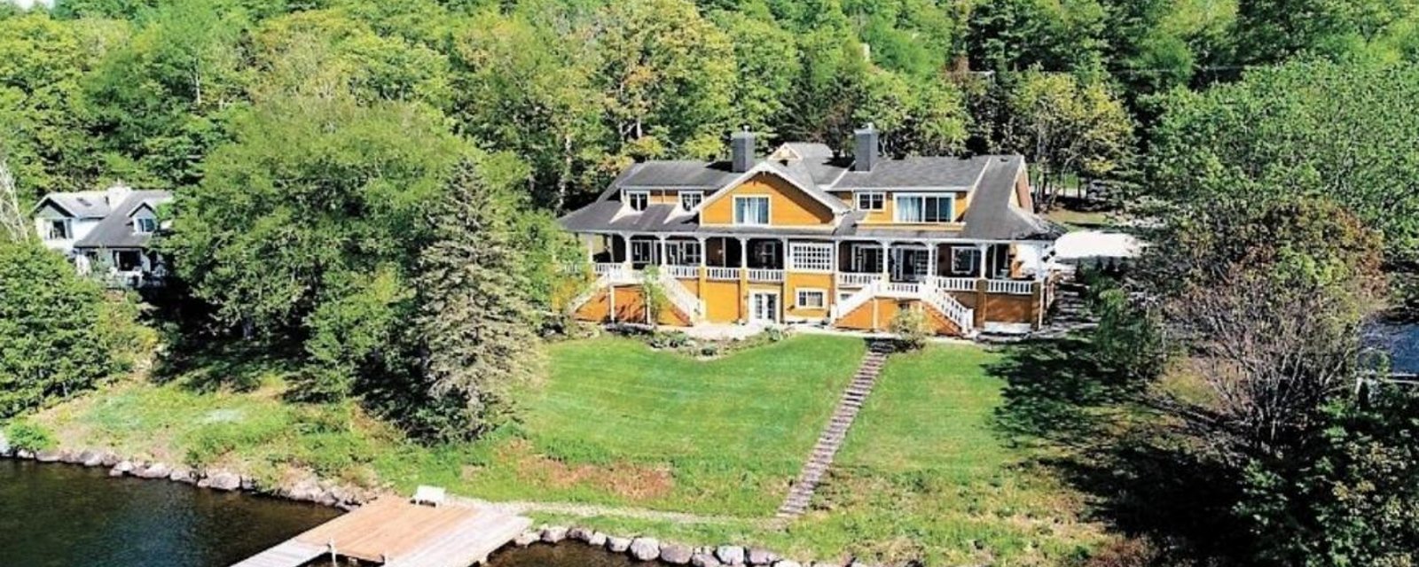 Un joueur de hockey achète une maison de 2 millions $ à Lac-Beauport pour la détruire
