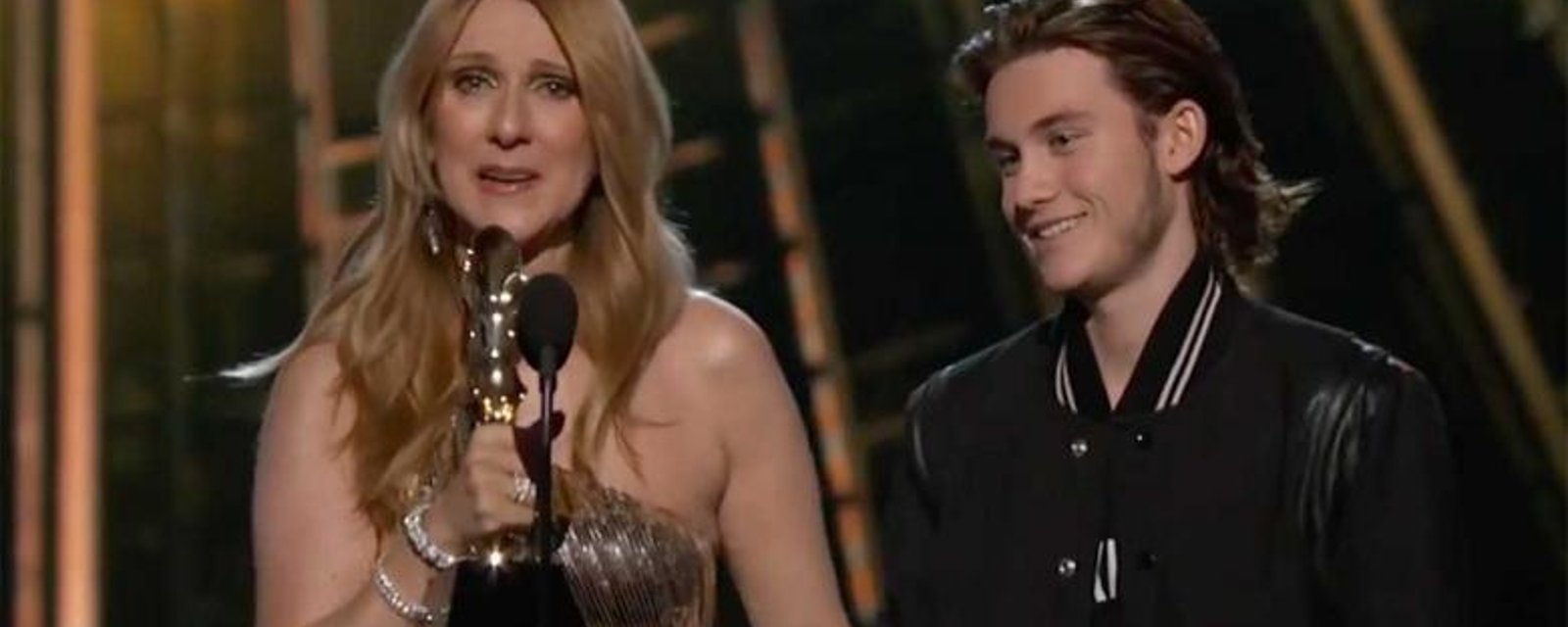 Surprise par son fils, Céline Dion fond en larmes dans ses bras!