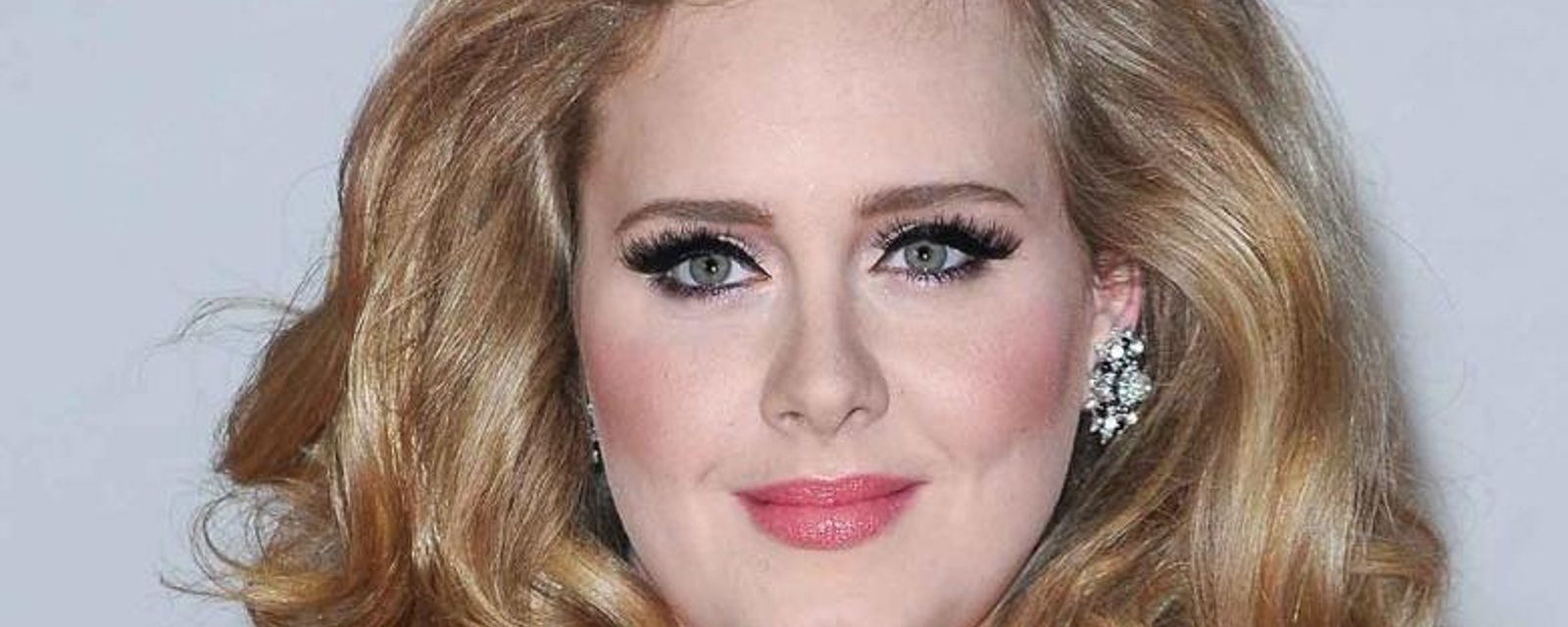Une photo d'Adele sans maquillage crée une commotion historique...