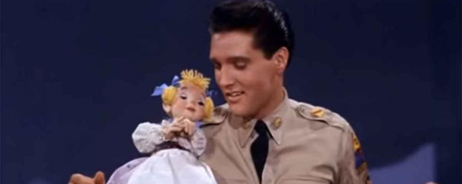 Une vieille vidéo d'Elvis refait surface et prouve ses talents de charmeur inégalés!
