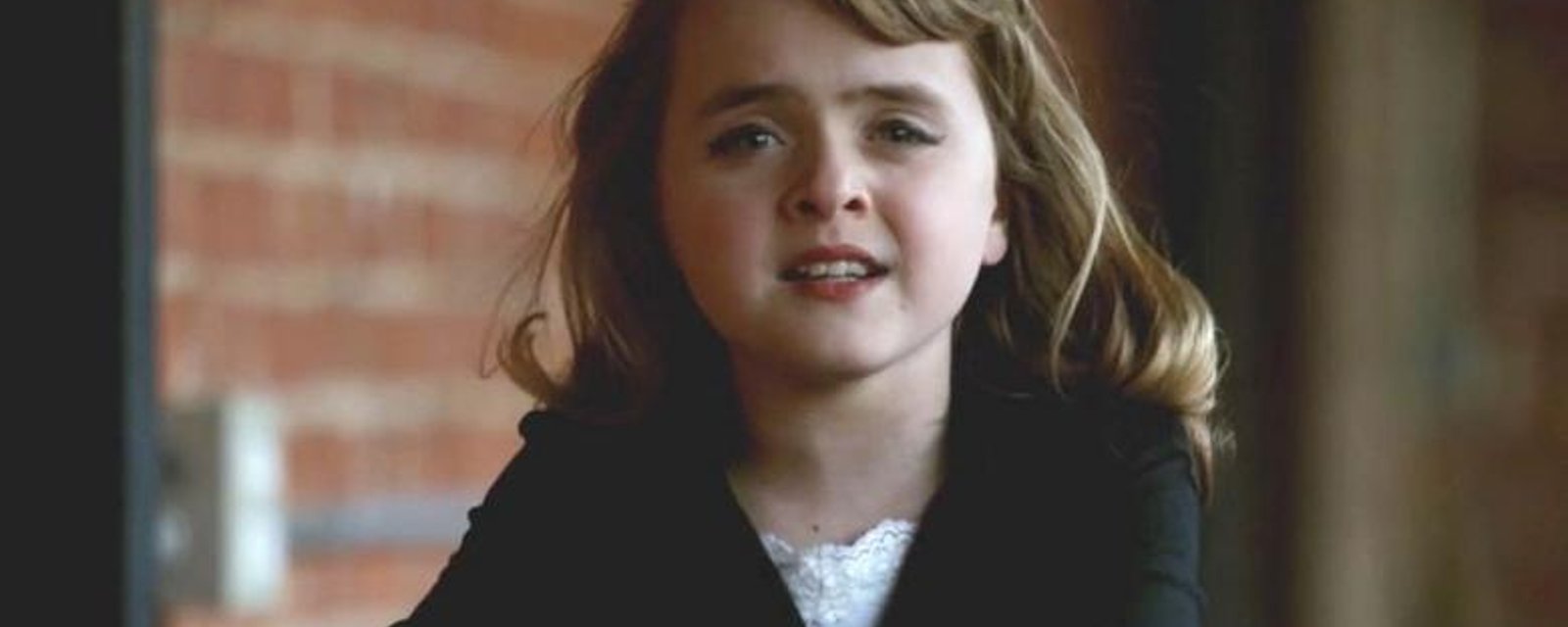 À 10 ans, elle interprète Rolling Deep d'Adele à la PERFECTION!