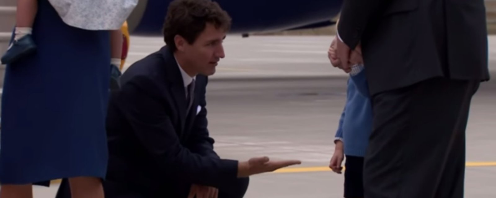Vidéo – Justin Trudeau «snobé» par le petit prince George !