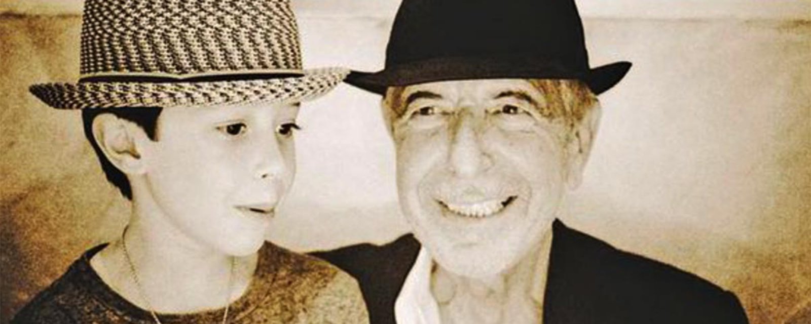 Le fils de Leonard Cohen publie une émouvante photo sur Facebook... et un message bouleversant!
