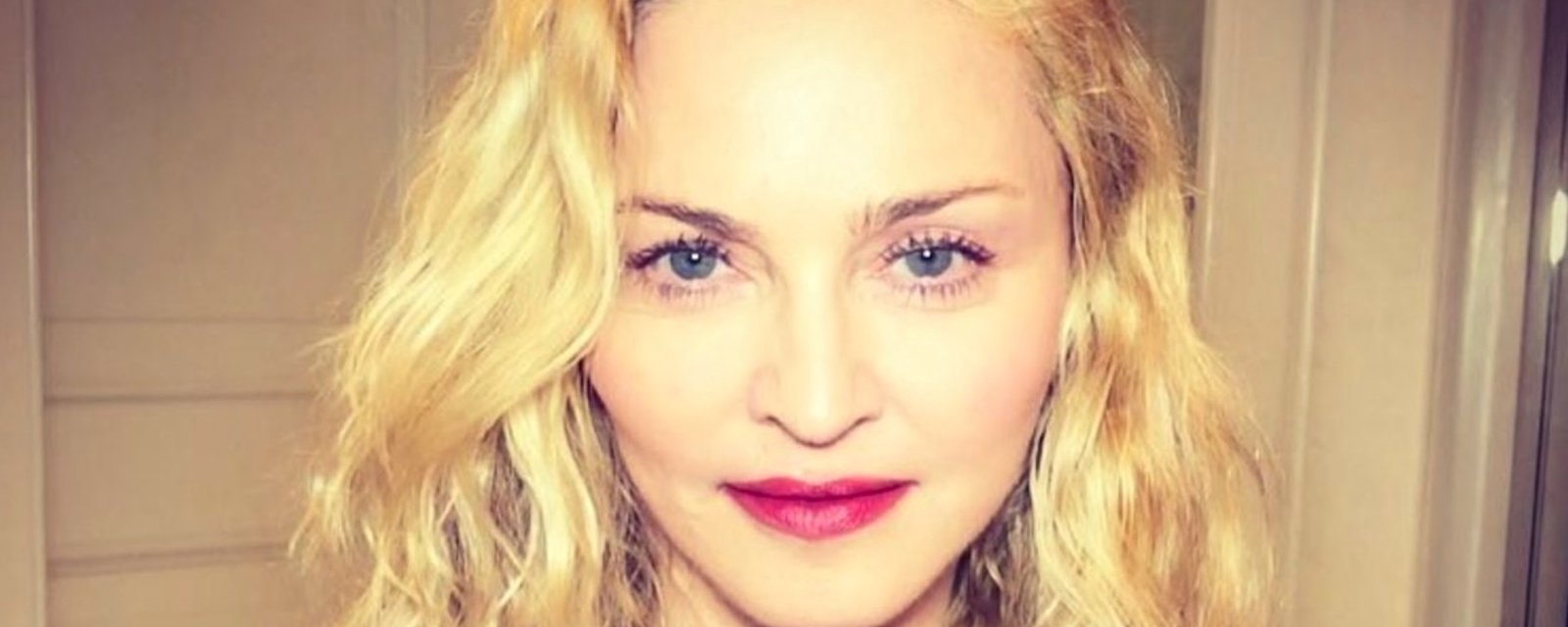 Madonna partage une toute première photo de ses jumelles! 