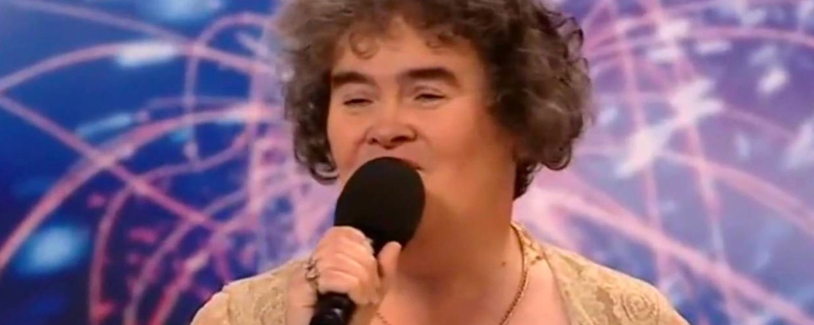Susan Boyle s'est métamorphosée... Elle est magnifique! 