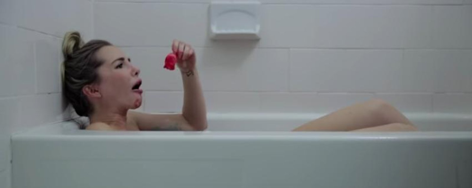 Jessie Nadeau d'OD Bali publie une vidéo horrible sur les menstruations 