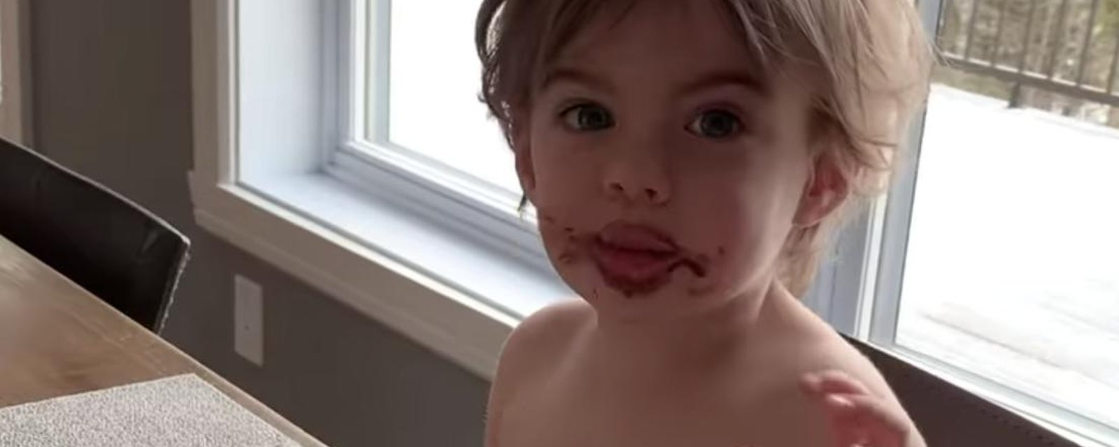 Le fils de Philippe Bond nous fait exploser de rire «Laisse-moi tranquille, je mange le chocolat de Stefano!»