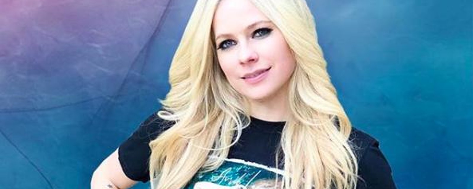 Avril Lavigne pose flambant nue sur la pochette de son nouvel album