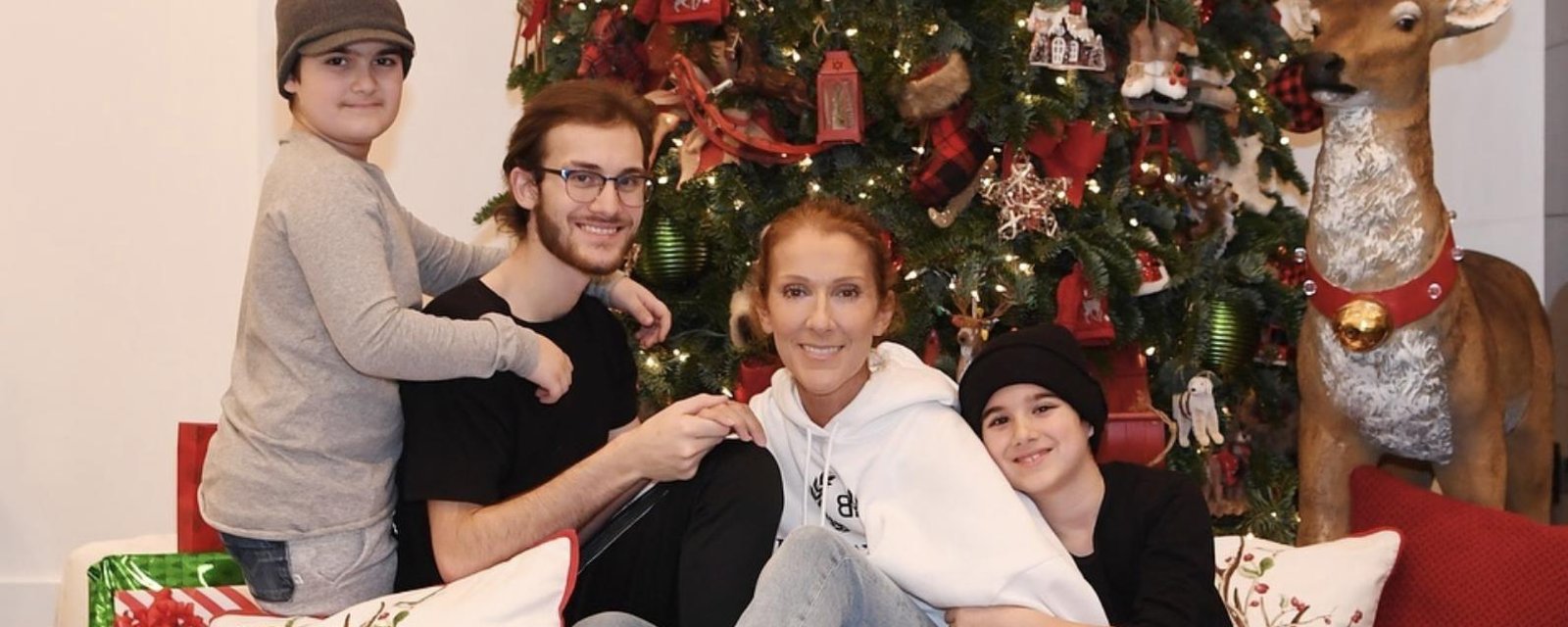 Céline Dion et ses enfants vous souhaitent un joyeux Noël... et leurs deux chiens aussi!