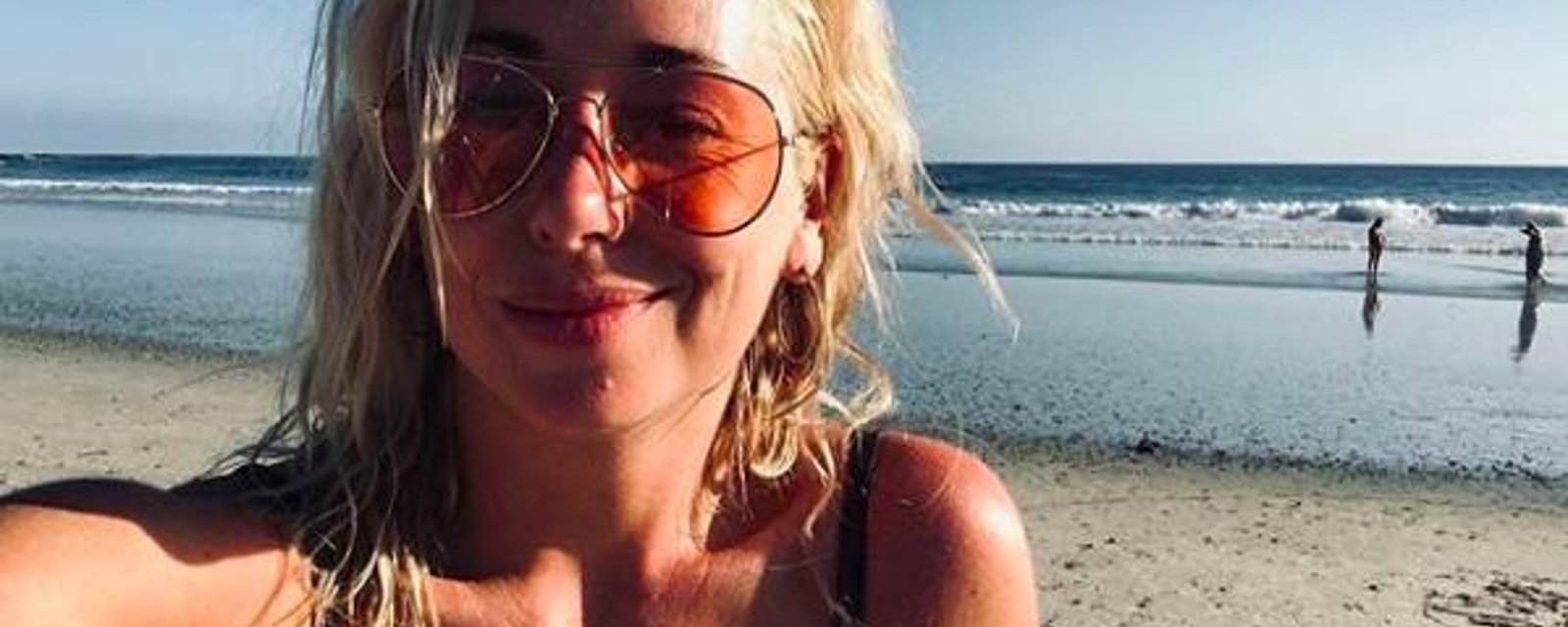 Mariloup Wolfe publie de nouvelles photos en maillot sur la plage et elle est plus sexy que jamais