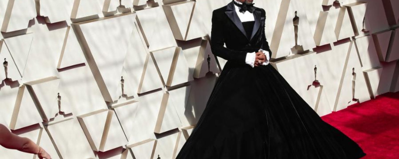 Le look de Billy Porter fait tourner toutes les têtes sur le tapis rouge des Oscars