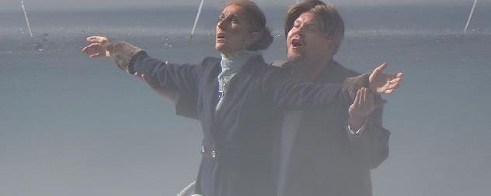 Céline Dion recrée la légendaire scène du Titanic avec l'animateur britannique James Corden