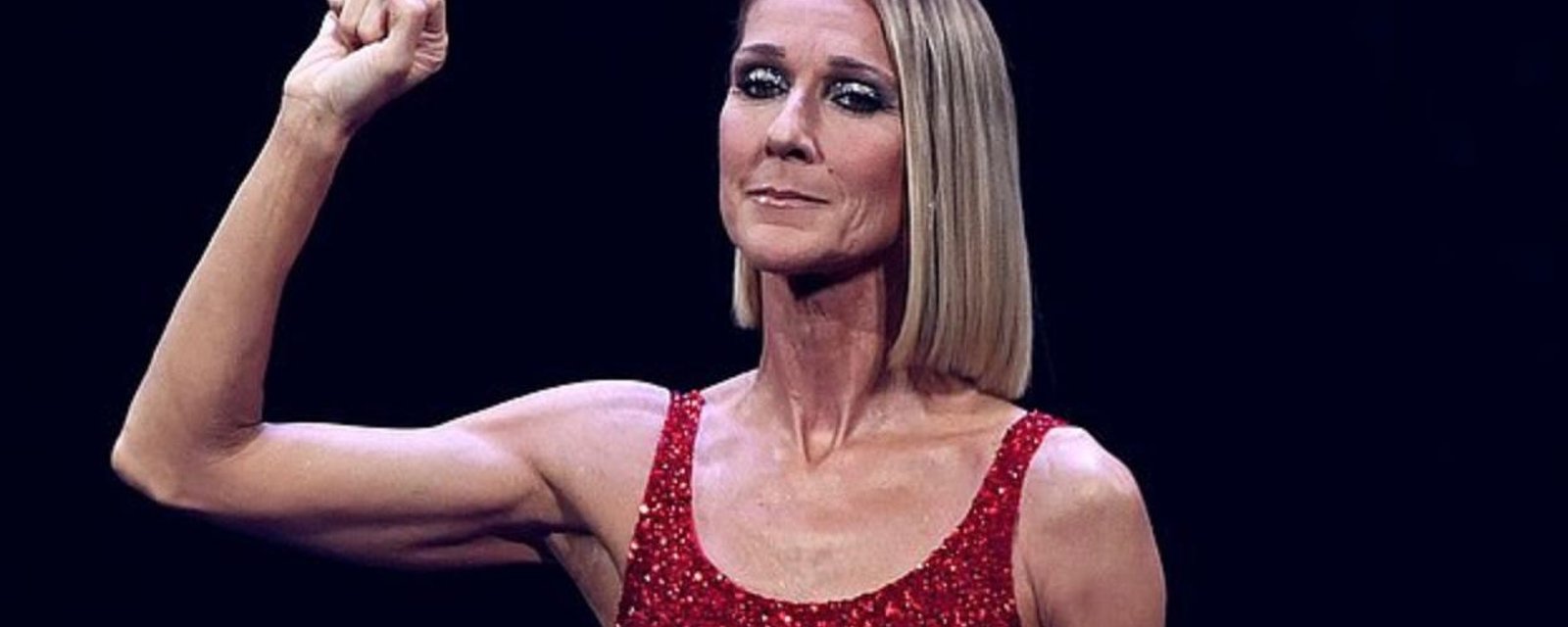 Céline Dion, en larmes sur scène, met des mots sur sa douleur après le décès de sa mère