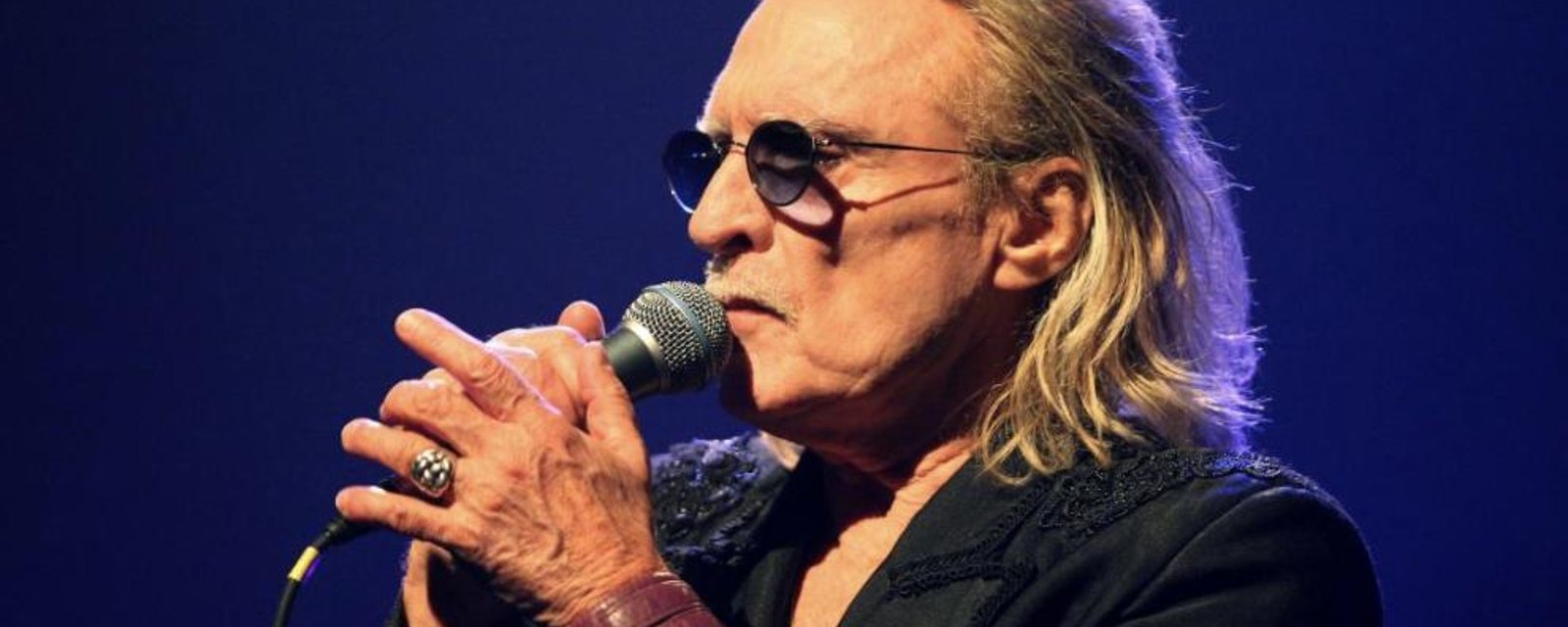DERNIÈRE HEURE: Le chanteur Christophe est décédé de la COVID-19 à l'âge de 74 ans