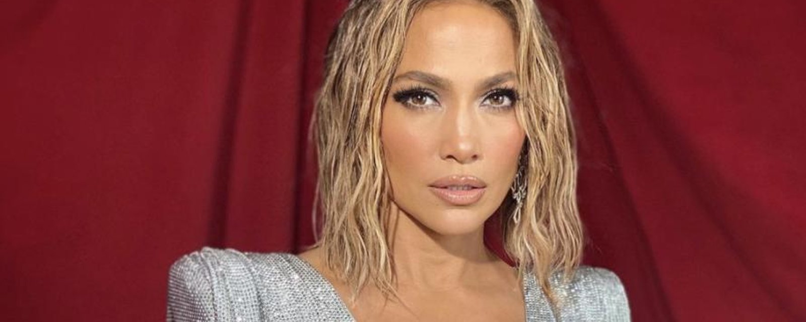 Jennifer Lopez pose en tenue d'Ève sur Instagram et on n'en revient pas qu'elle ait 51 ans