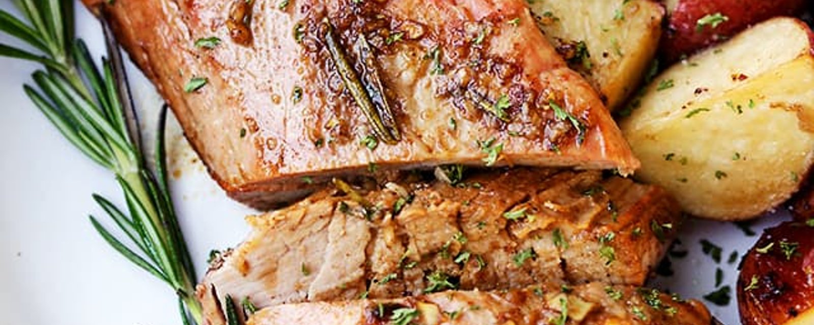 Des filets de porc à l'ail et au romarin, tendres, juteux, assaisonnés à la perfection!