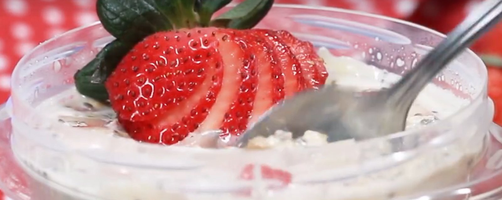 Gruau aux fraises sans cuisson