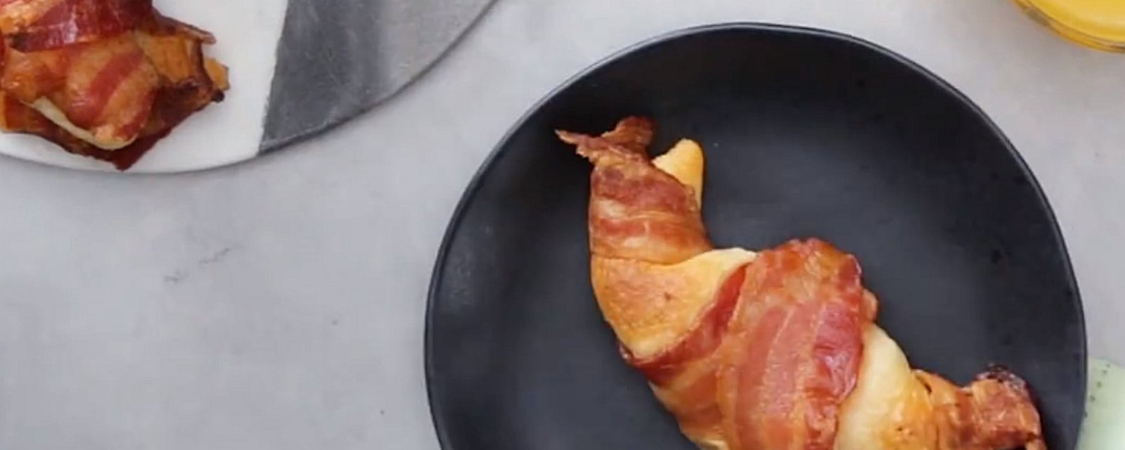 Croissant-déjeuner aux oeufs et au bacon