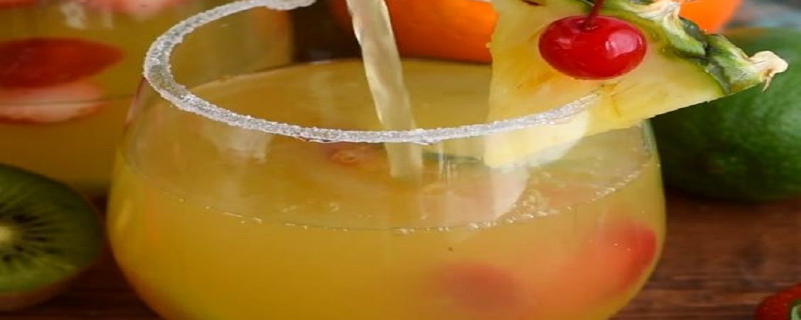 Margarita-sangria à base de vin blanc aromatisé à l’ananas