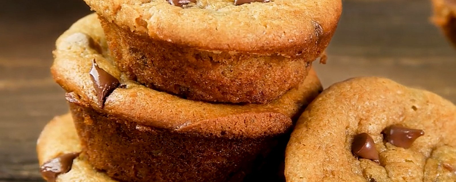 Petits muffins santé au beurre d'arachide et aux pépites de chocolat