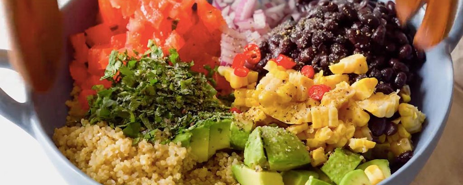 Salade festive de quinoa mexicain
