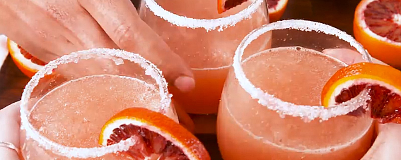 Cocktail glacé à l'orange sanguine et au rosé