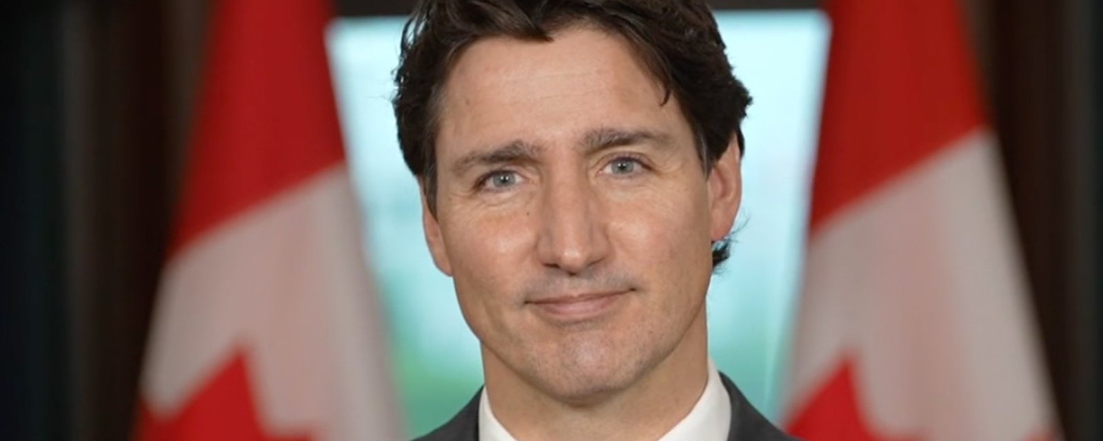 Justin Trudeau s'excuse pour la crise des passeports