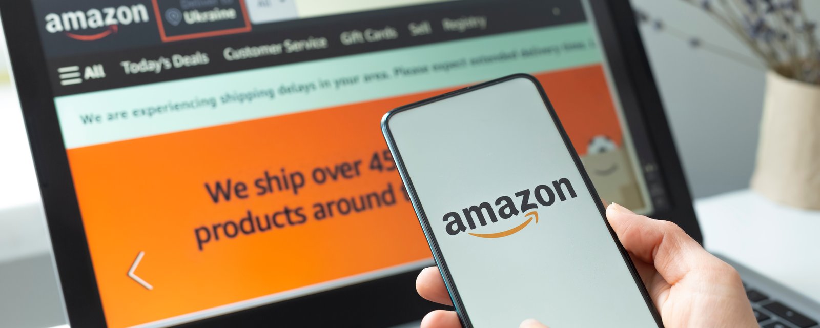 Des gens découvrent que le logo d'Amazon contient un message caché.