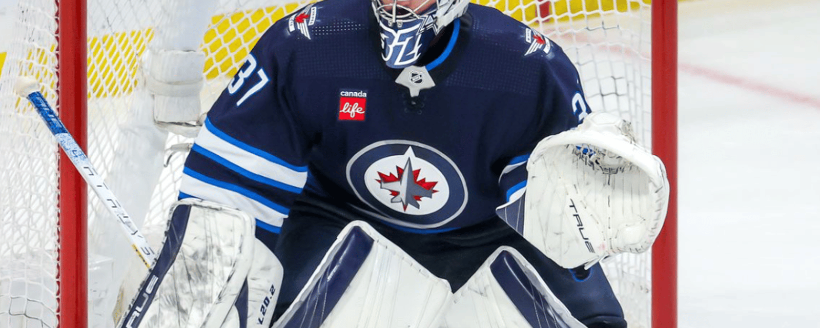 Maple Leafs, Penguins linked to Connor Hellebuyck