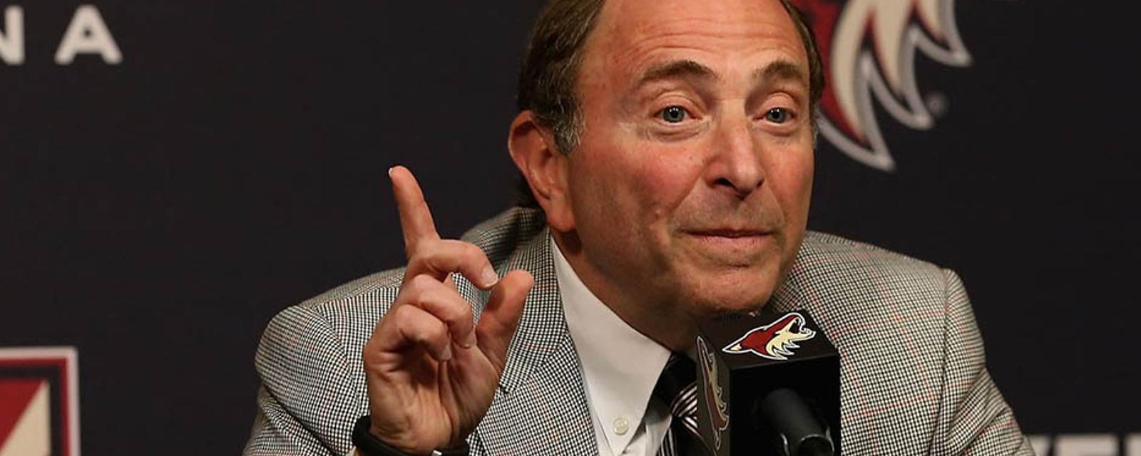 Coyotes' press conference with Bettman gets vandalized by protestors