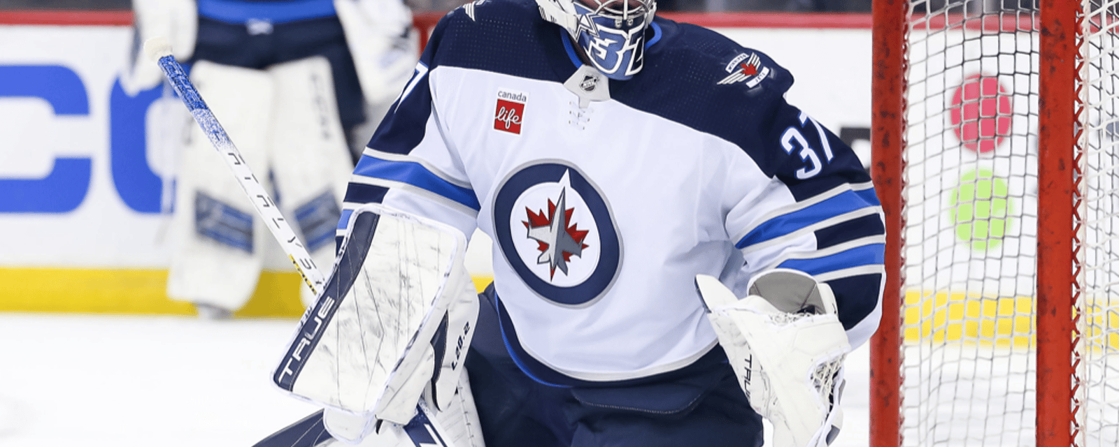 A new favorite to land Connor Hellebuyck emerges! 