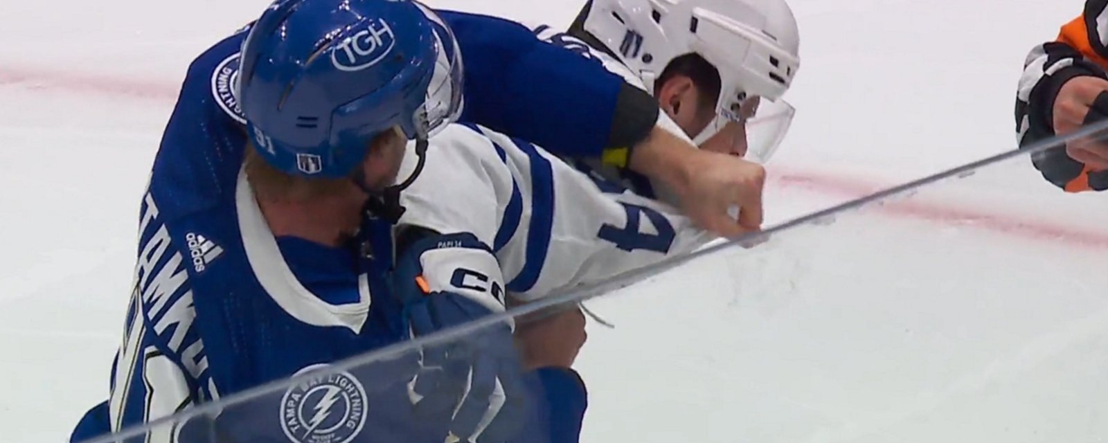 Auston Matthews and Steven Stamkos trade punches in Game 3!
