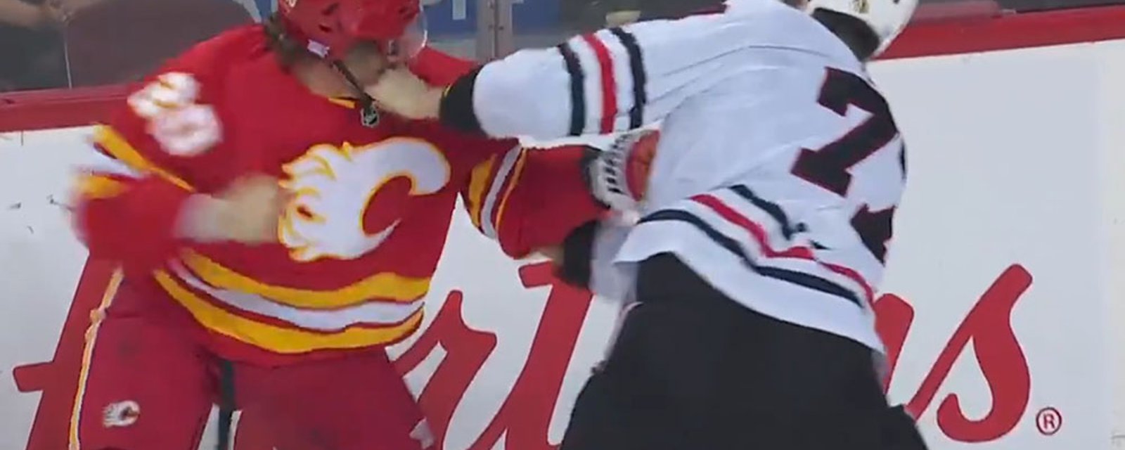 WATCH: Kirby Dach tosses absolute Bombs in his 1st career NHL fight