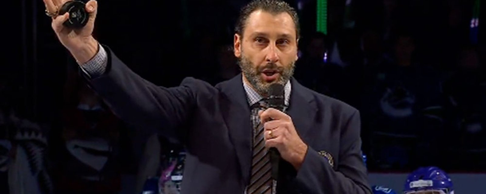 Luongo gives passionate speech, addresses the fact that the Canucks won't retire his #1