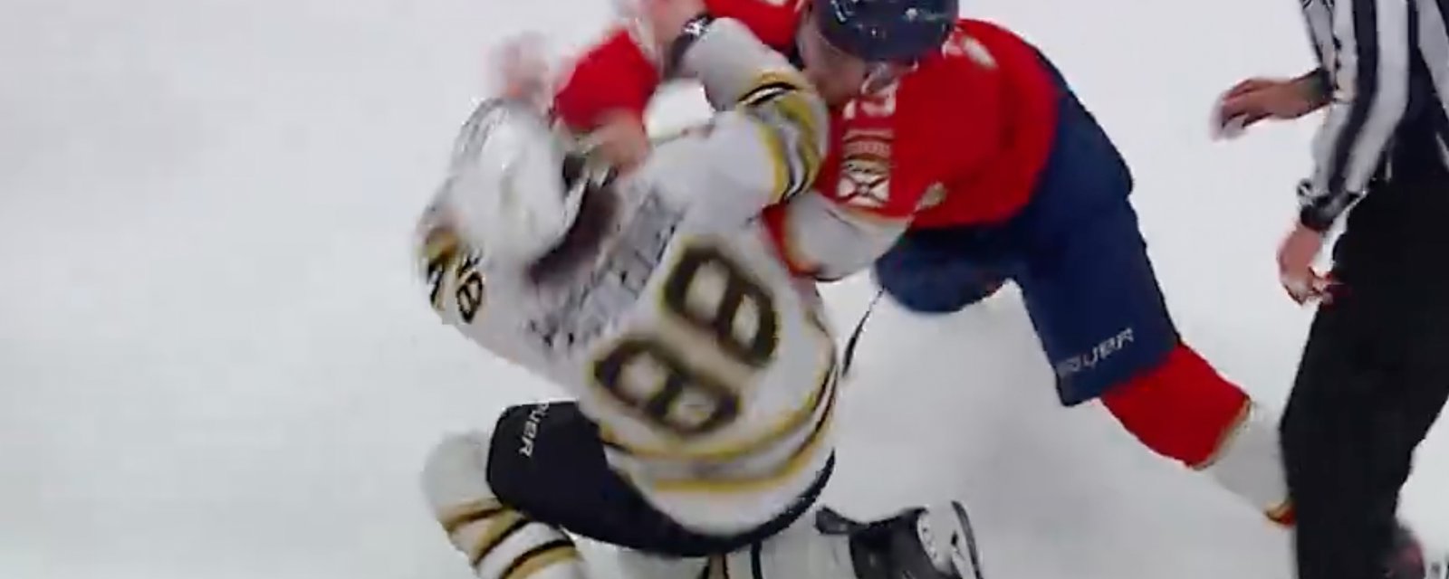 Matthew Tkachuk and David Pastrnak throw down, land huge punches in heated fight! 