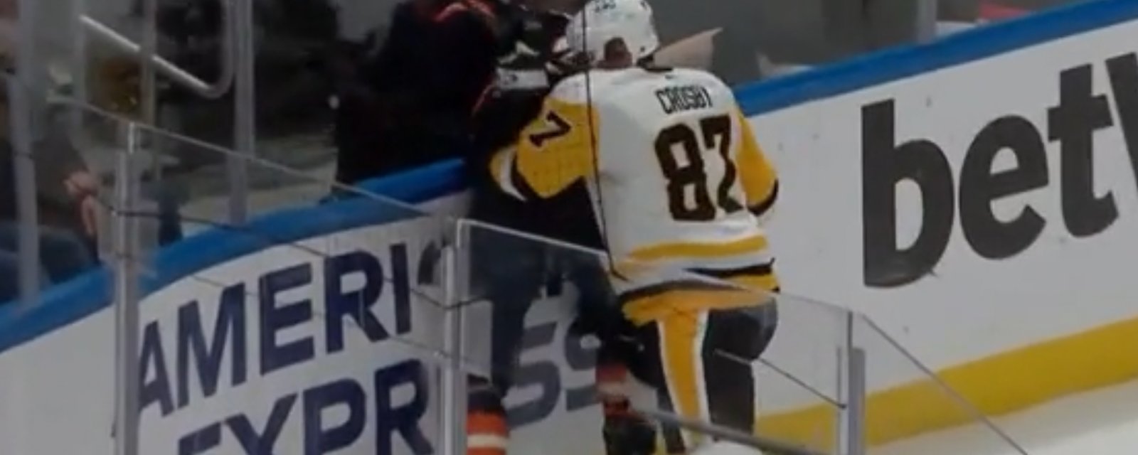 Scott Mayfield has strangest reaction to Sidney Crosby’s attack!