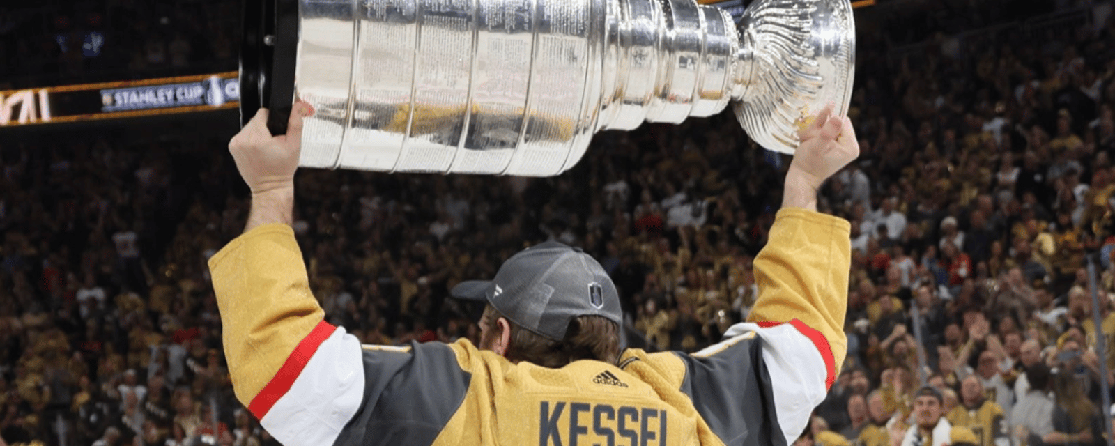 Phil Kessel brings the Stanley Cup back to Toronto 