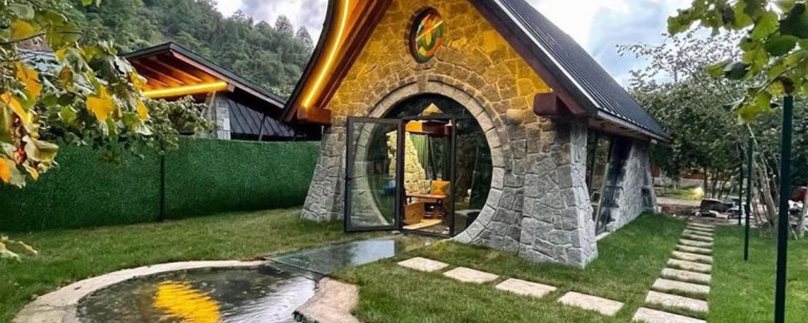 Charmant cottage en pierre à l'intérieur féerique 