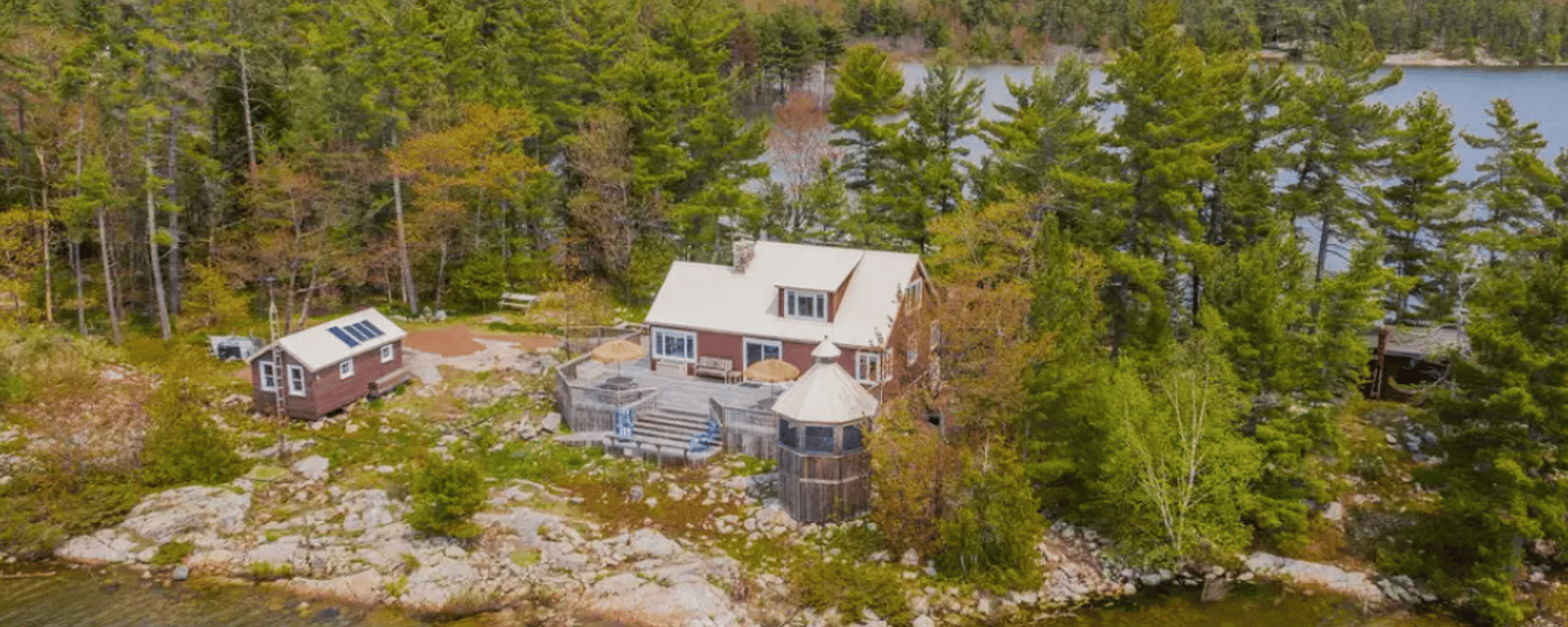 Une maison sur une île privée est à vendre pour moins cher qu'un condo à Montréal 