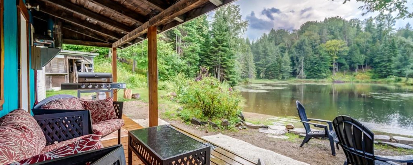 Paradis de 24,6 acres avec petit lac privé vous offrant la sérénité en pleine nature dans les Laurentides