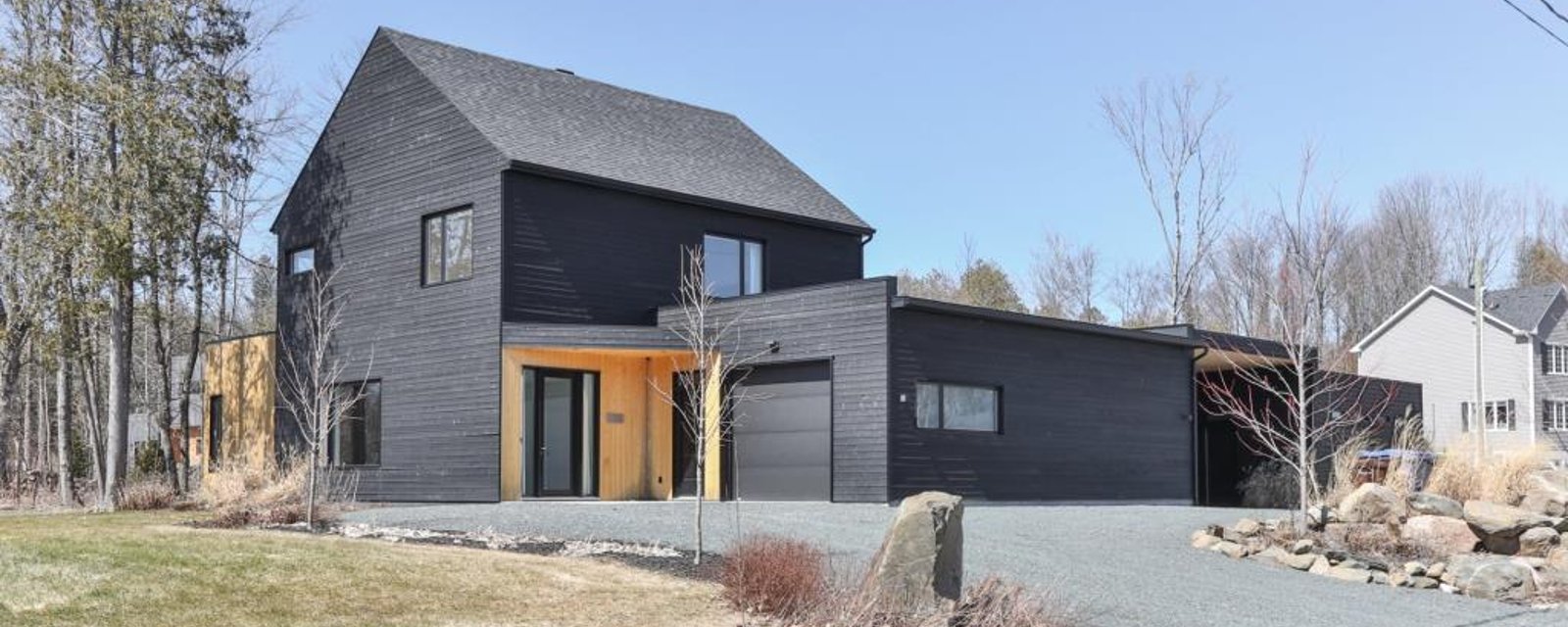Magnifique résidence de 15 pièces baignée de lumière dotée d'un style minimaliste à la scandinave