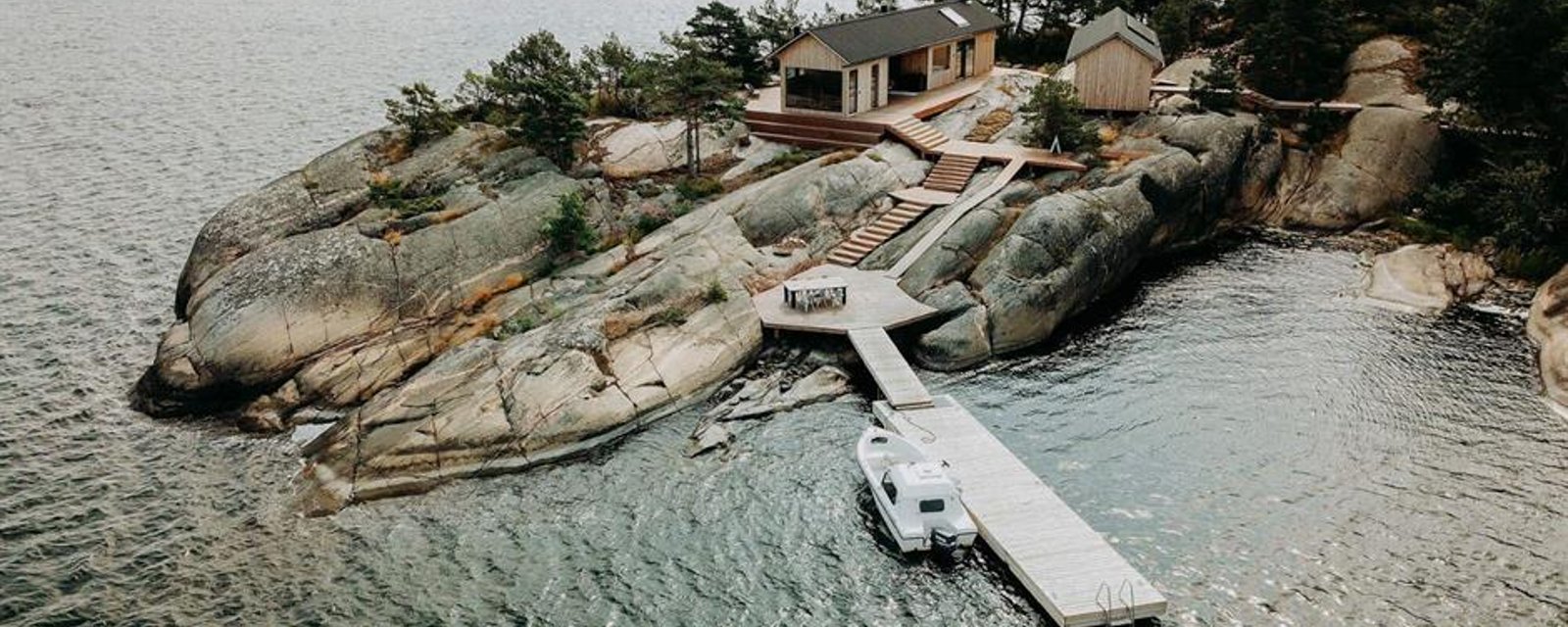 Un couple a construit la maison de ses rêves sur une île trouvée sur Google Maps