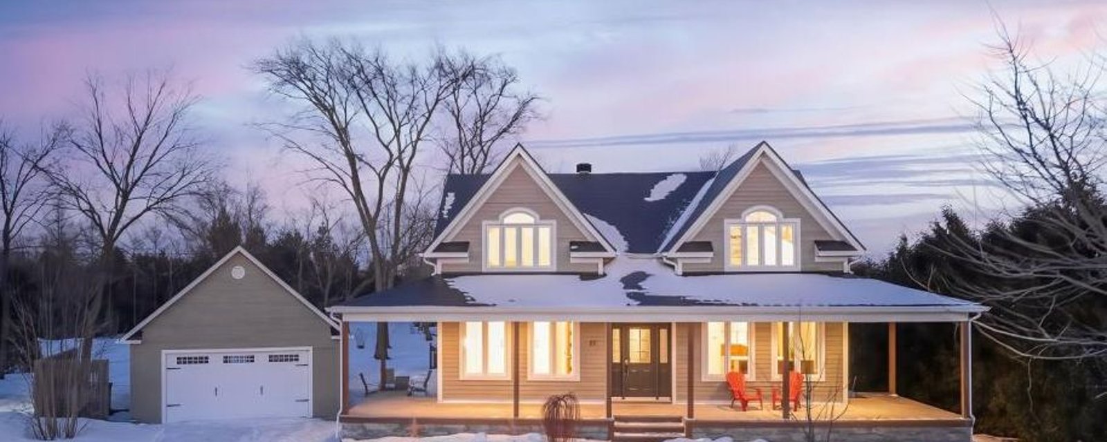 Lumineux cottage familial qui déborde de charme: un nid douillet de 5 chambres et 2 salles de bain 