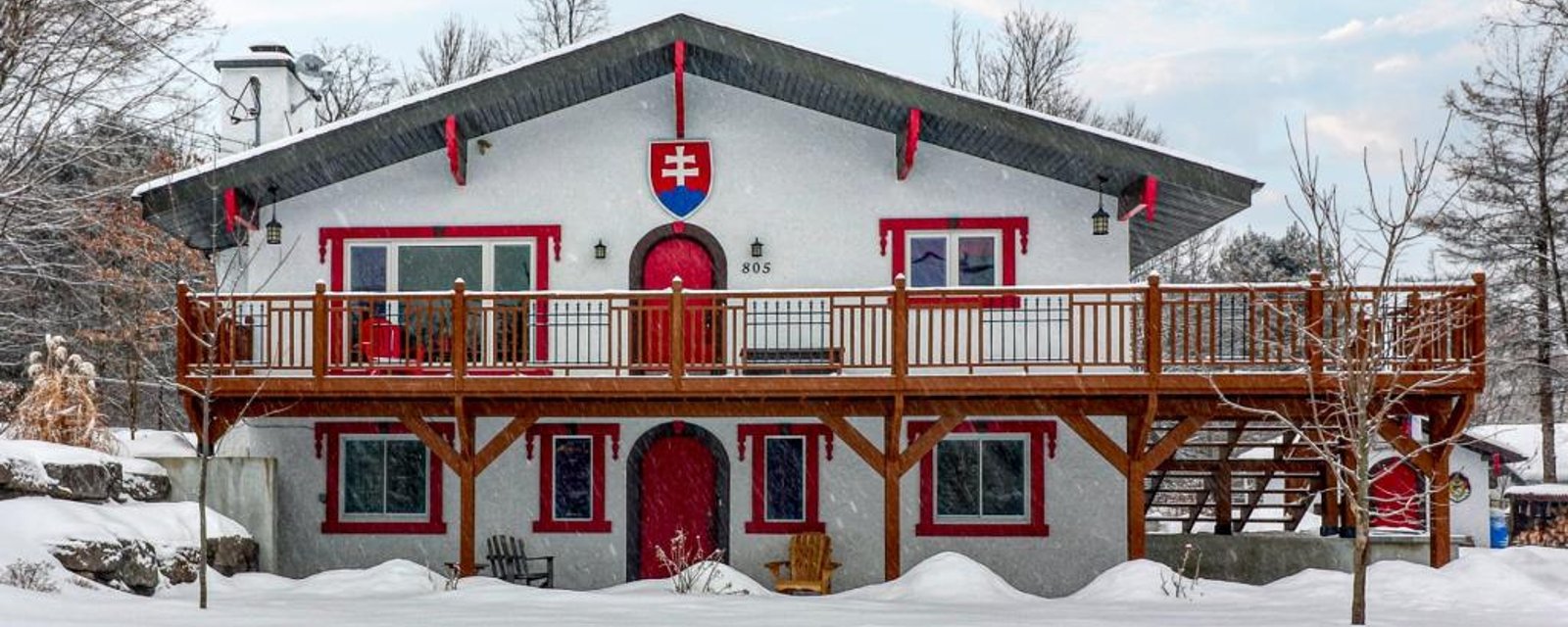 Coup de coeur assuré! Épatante maison-chalet suisse de 4 chambres située près de tous les attraits de Sainte-Adèle