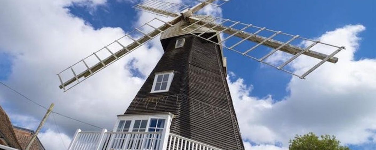 À vendre: un moulin à vent historique converti en une maison de trois chambres 